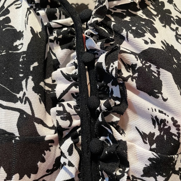 Mexx Sleeveless Ruffled Blouse. Sz L - Picture 3 of 4